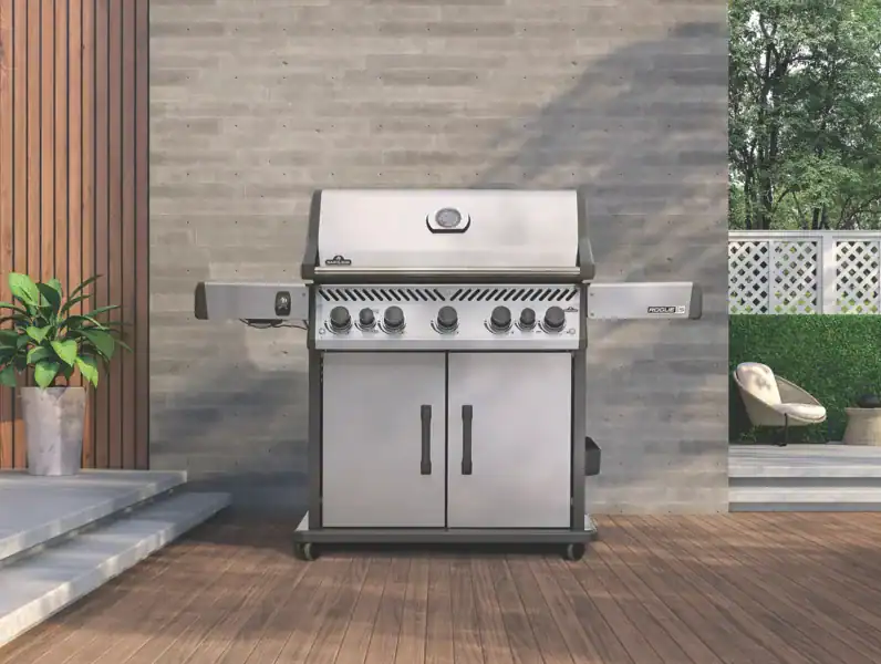Outdoor grills and BBQ islands available at Cincinnati Pool and Patio in Cincinnati, OH