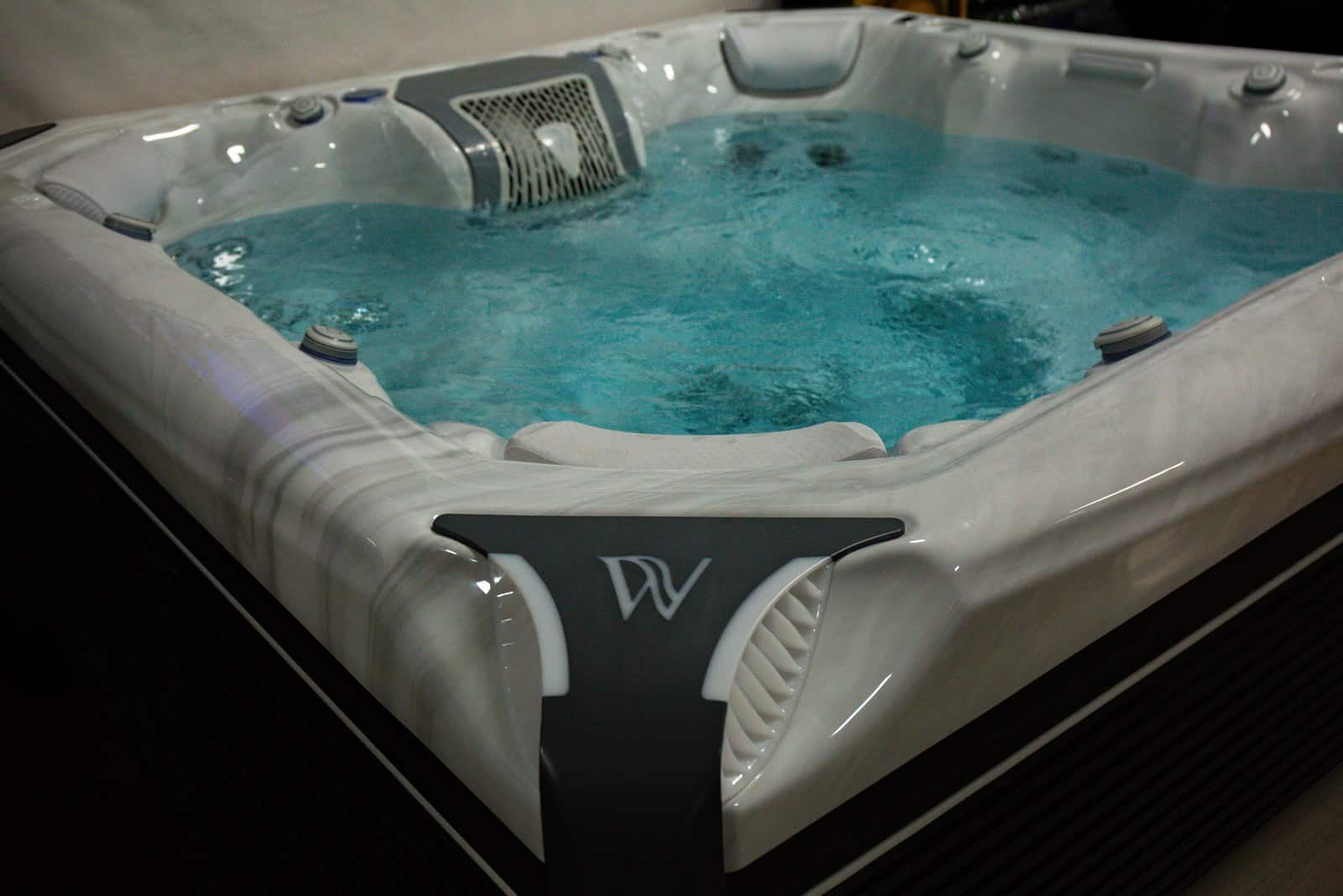 Wellis hot tub filled and running in the Cincinnati Pool and Patio showroom